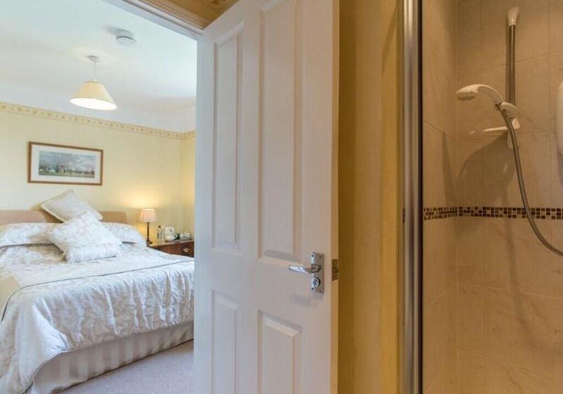 Отель Bucklawren Farm