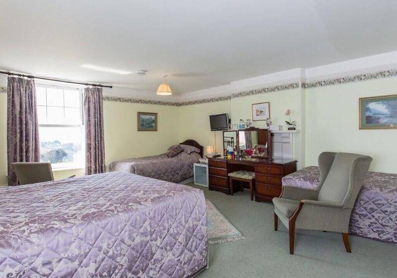 Отель Bucklawren Farm