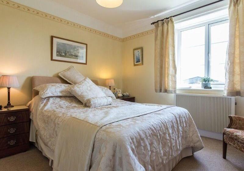 Отель Bucklawren Farm