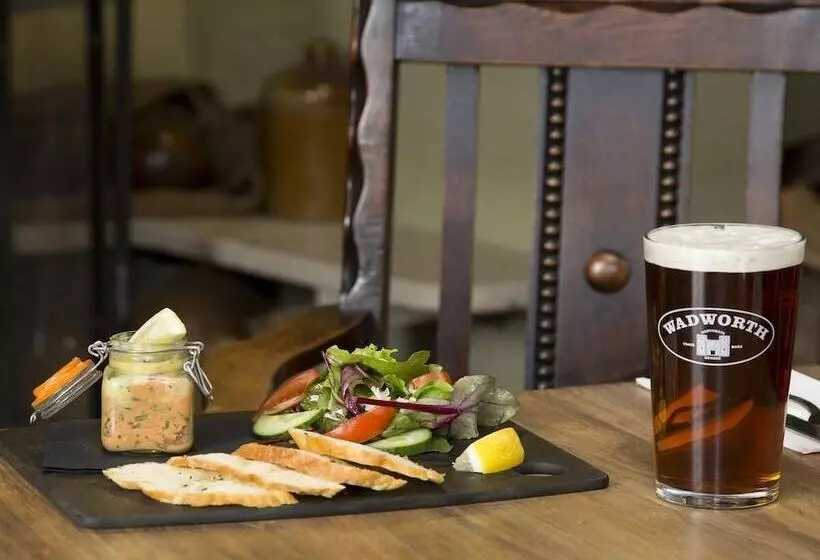 호텔 The Crown Inn