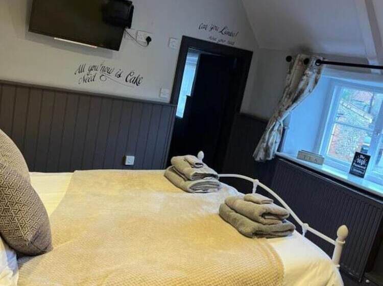 Отель The Crown Inn