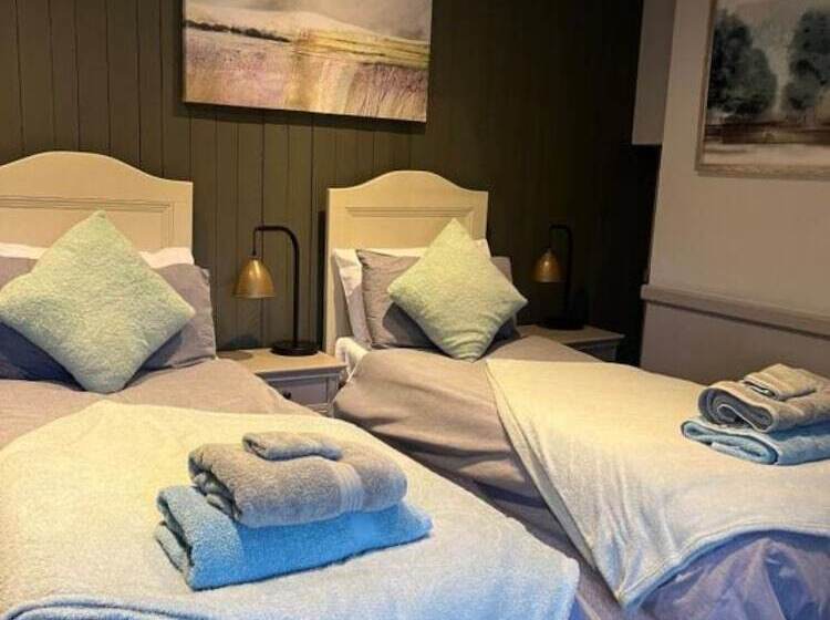 Отель The Crown Inn