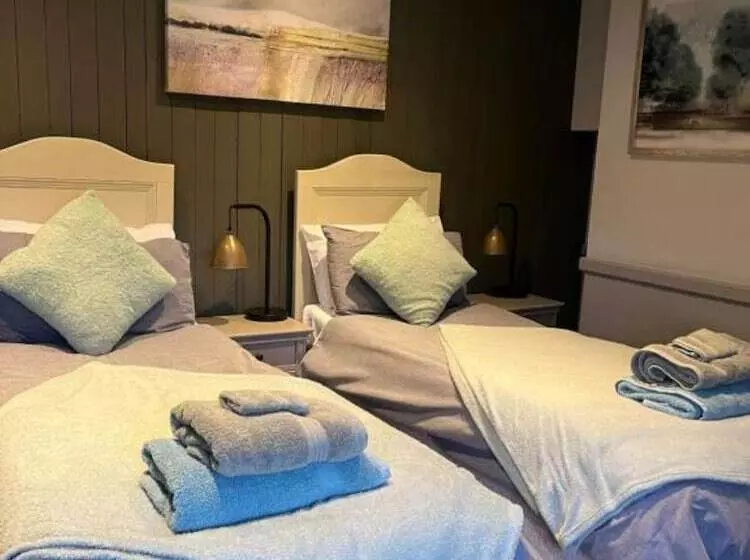 Отель The Crown Inn