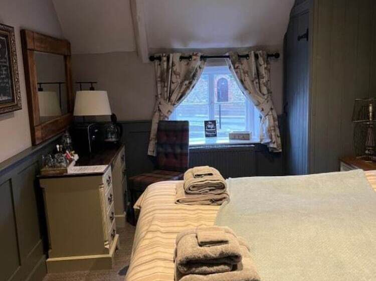 Отель The Crown Inn