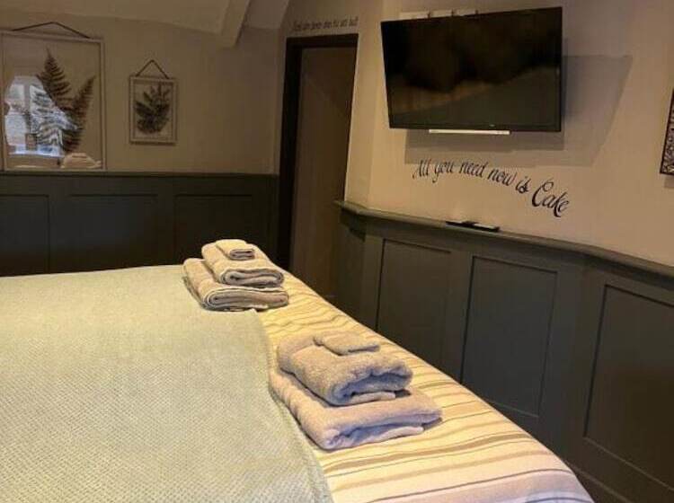 Отель The Crown Inn