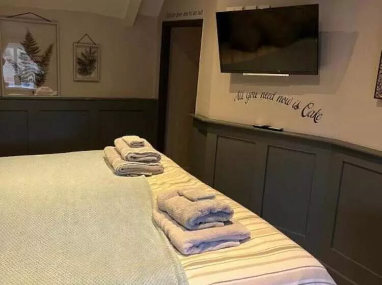 Отель The Crown Inn