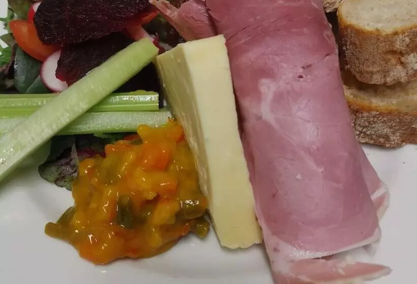 酒店 The Dolphin Inn