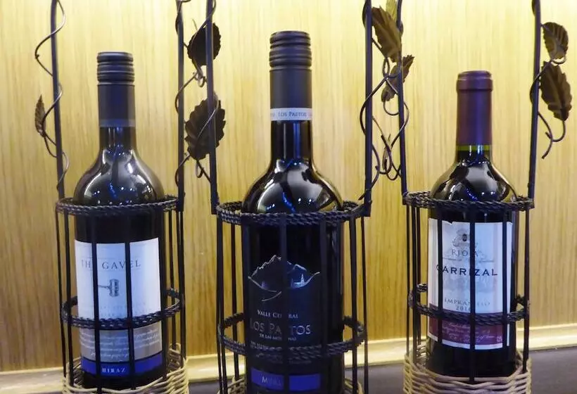 בית מלון כפרי The Old Ginn House Inn