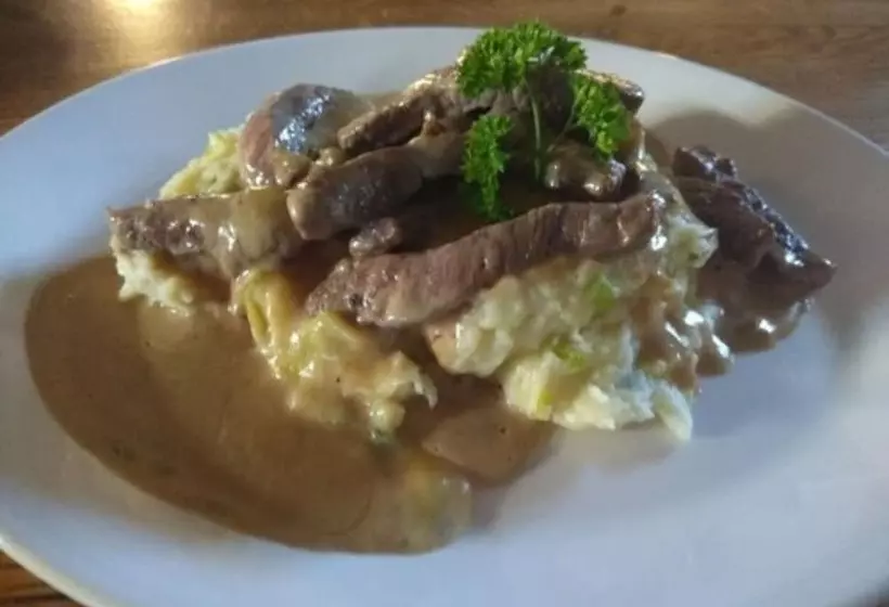 Отель The Old Ginn House Inn