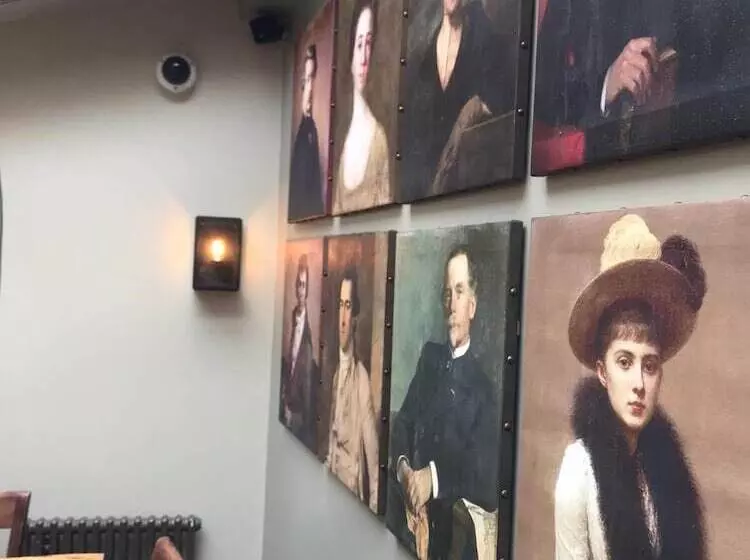 Hotel The Three Pigeons Inn