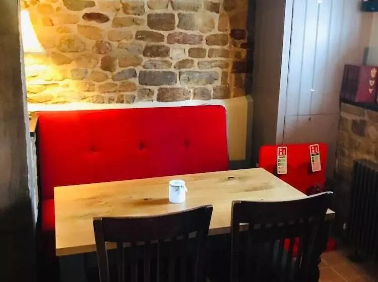 Hotel The Three Pigeons Inn