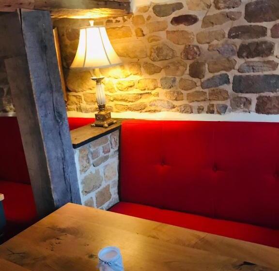 酒店 The Three Pigeons Inn