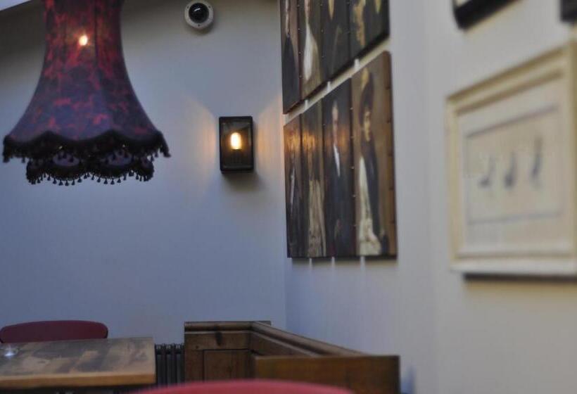 酒店 The Three Pigeons Inn