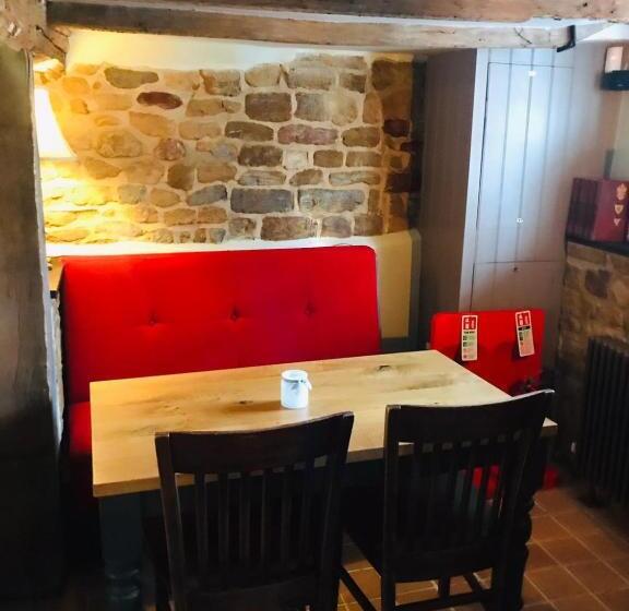 酒店 The Three Pigeons Inn