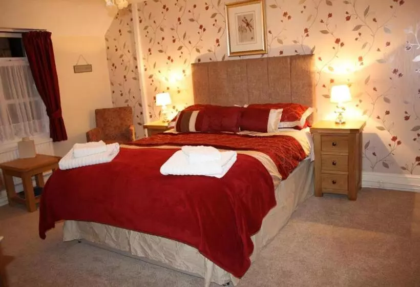 Отель The White Lion Inn