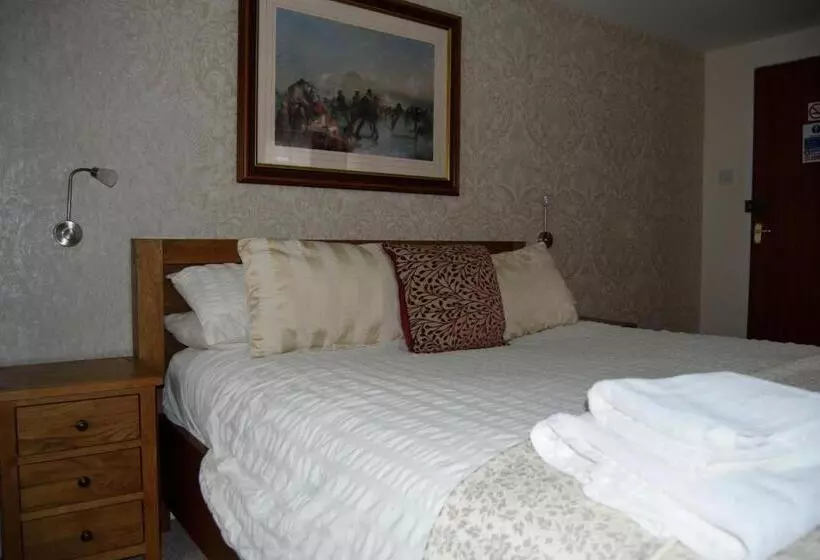 Отель The White Lion Inn