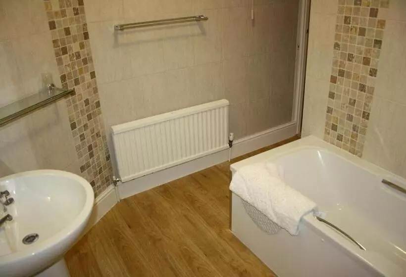 Отель The White Lion Inn