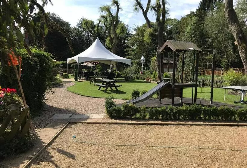 Отель The White Lion Inn