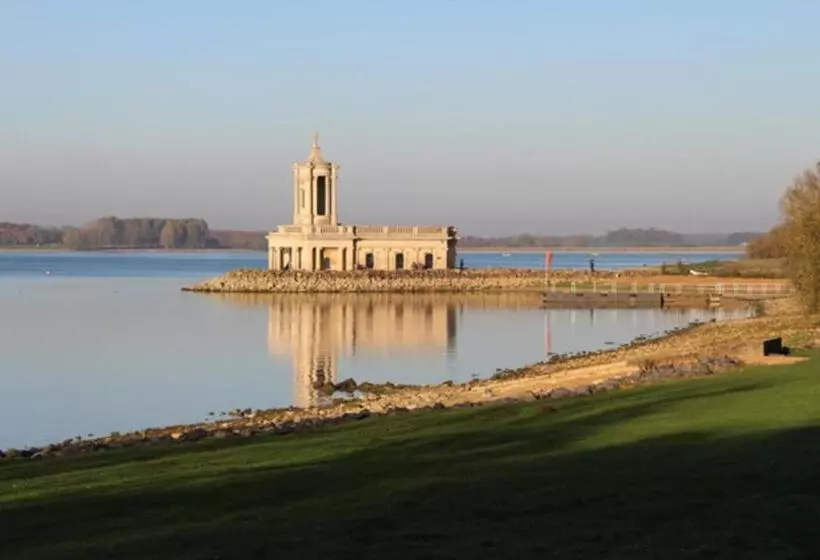 Отель The White Lion Inn