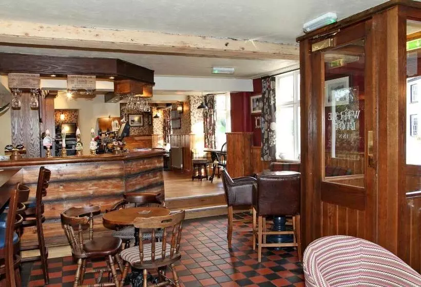 Отель The White Lion Inn