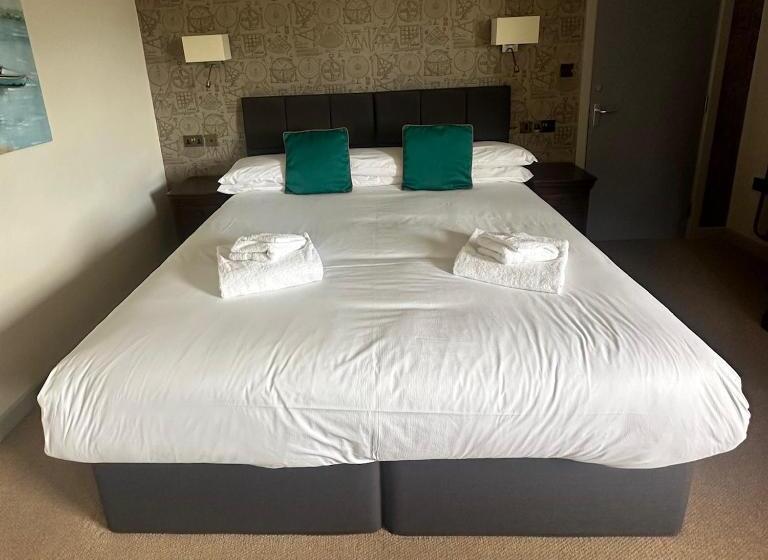 בית מלון כפרי Waveney Inn &