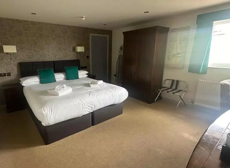 酒店 Waveney Inn &