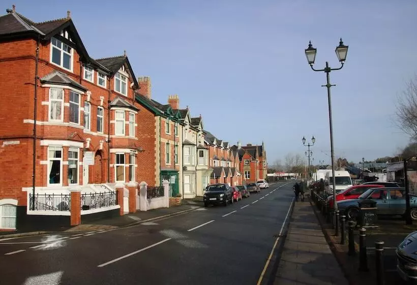 Majatalo Greylands Guest House