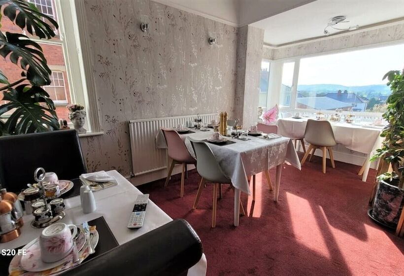 פנסיון Greylands Guest House