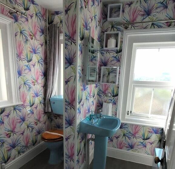 פנסיון Greylands Guest House