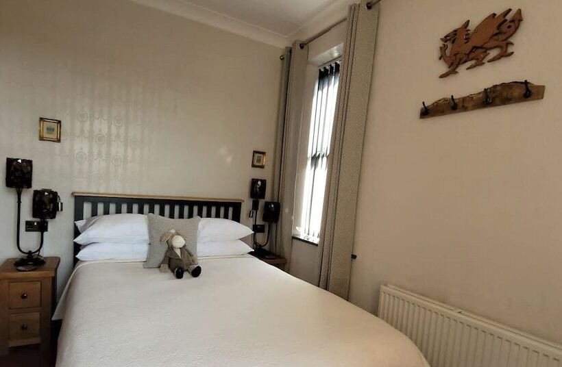 פנסיון Greylands Guest House