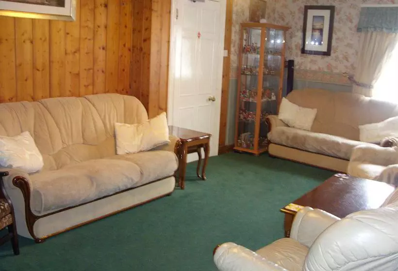 پانسیون Old Castle Farm Guest House