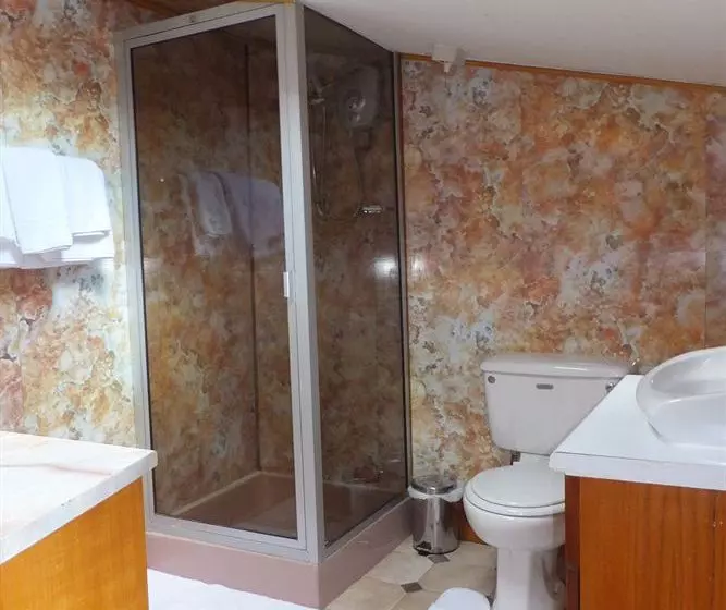 پانسیون Old Castle Farm Guest House