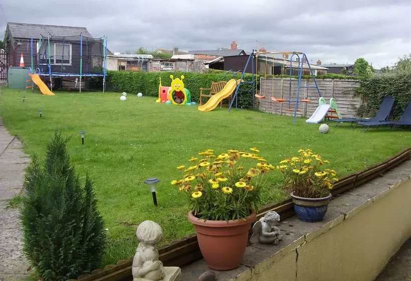 پانسیون Old Castle Farm Guest House