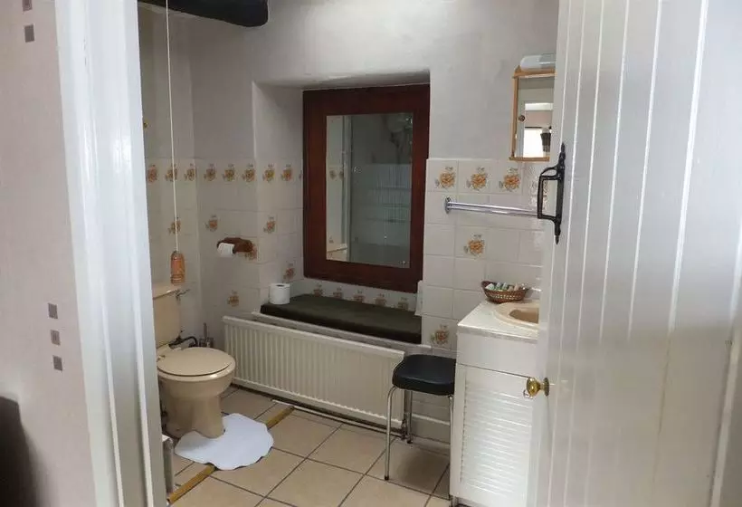 پانسیون Old Castle Farm Guest House