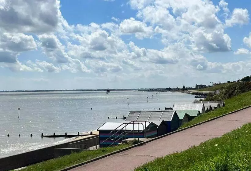 ペンション The Goodlife Guesthouse