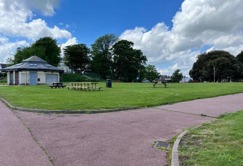 Пансион The Goodlife Guesthouse