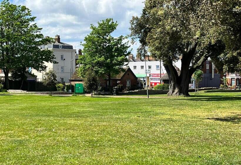 Пансион The Goodlife Guesthouse