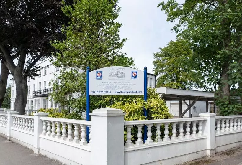 بنسيون The Lawns Guest House