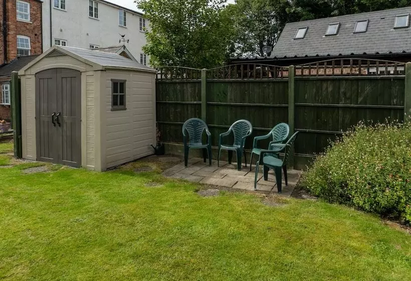 بنسيون The Lawns Guest House