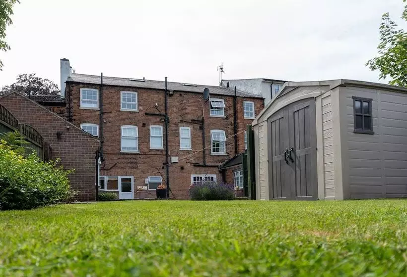 بنسيون The Lawns Guest House