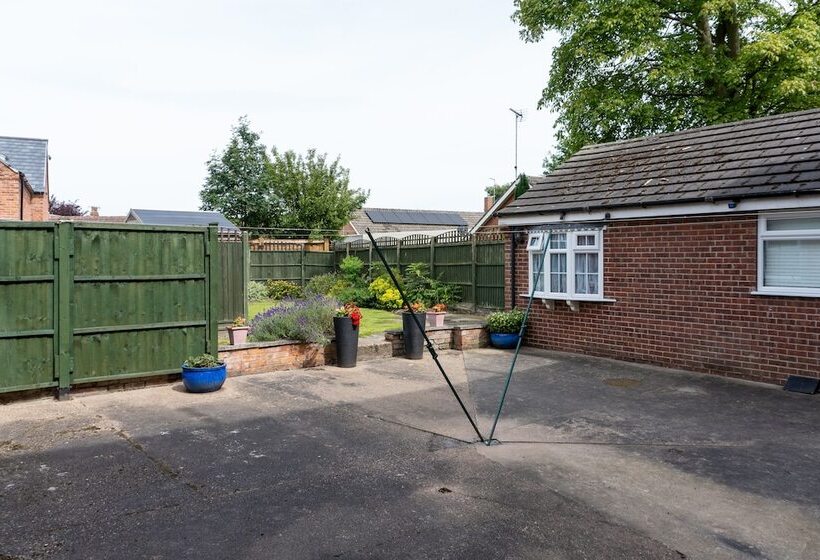 بنسيون The Lawns Guest House