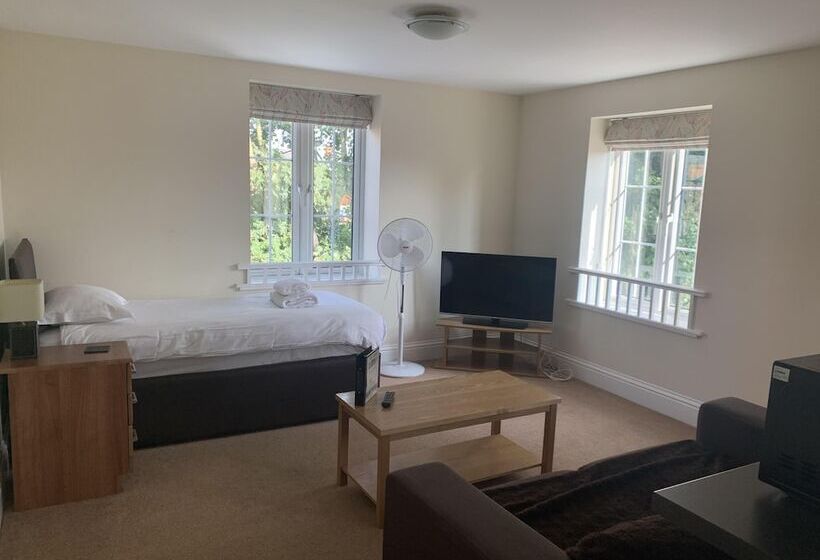 بنسيون The Lawns Guest House