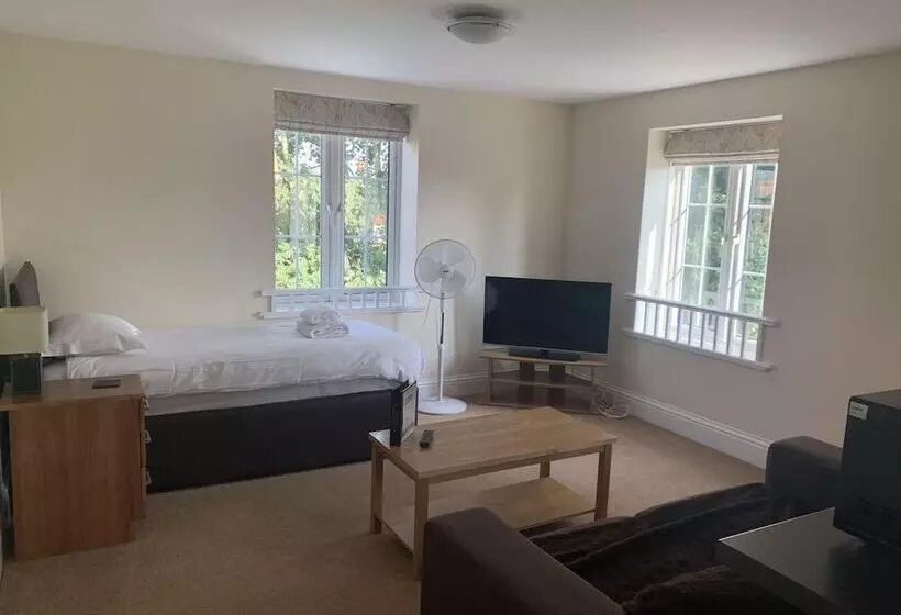 بنسيون The Lawns Guest House