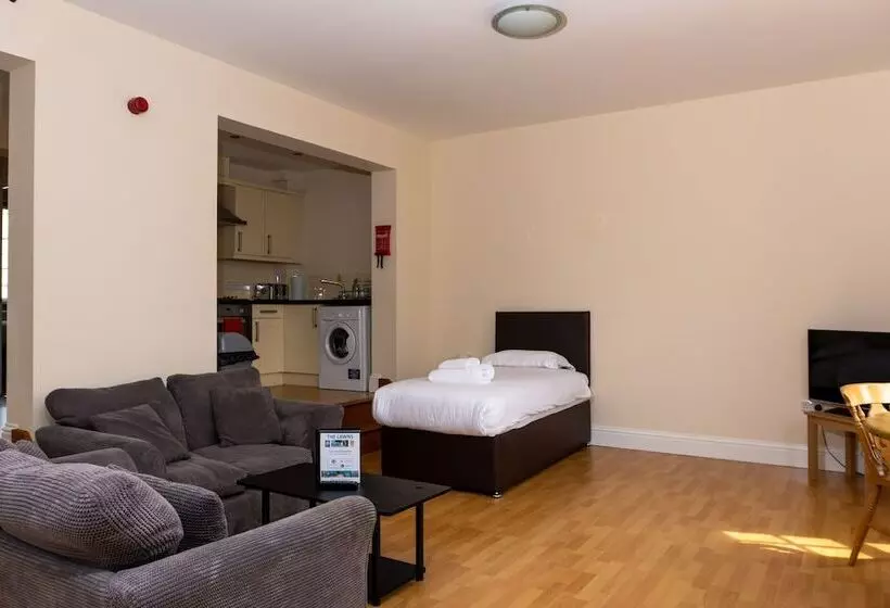 بنسيون The Lawns Guest House