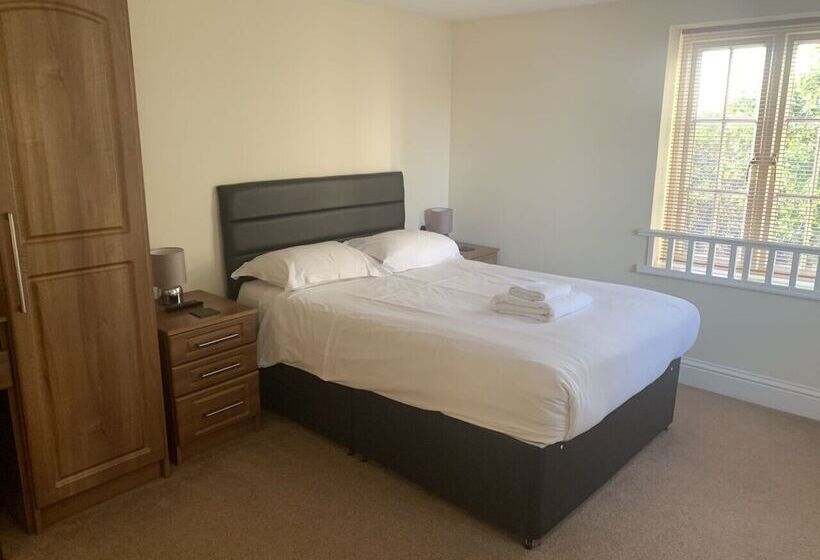 بنسيون The Lawns Guest House