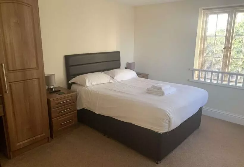 بنسيون The Lawns Guest House