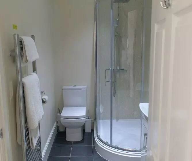 بنسيون The Lawns Guest House