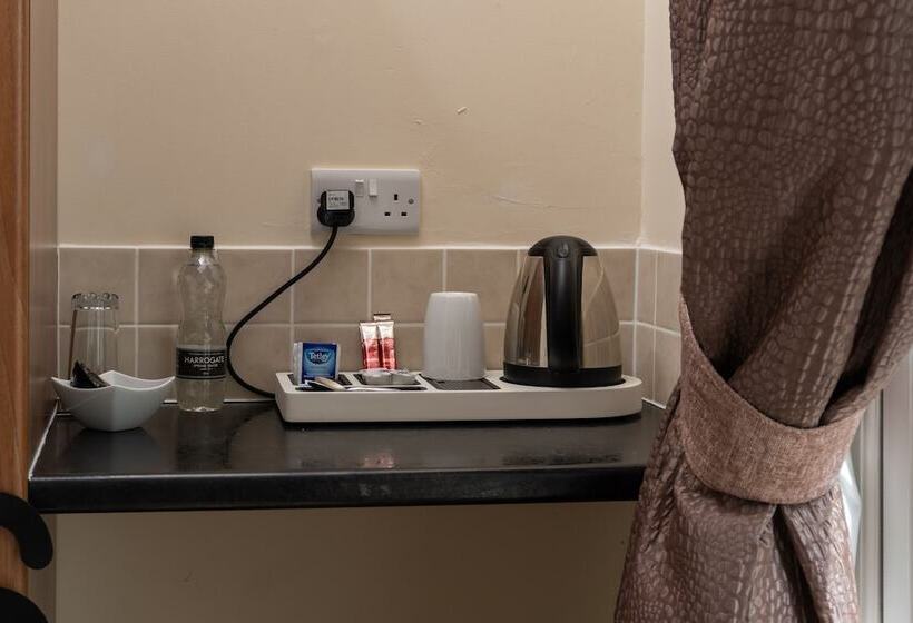 بنسيون The Lawns Guest House