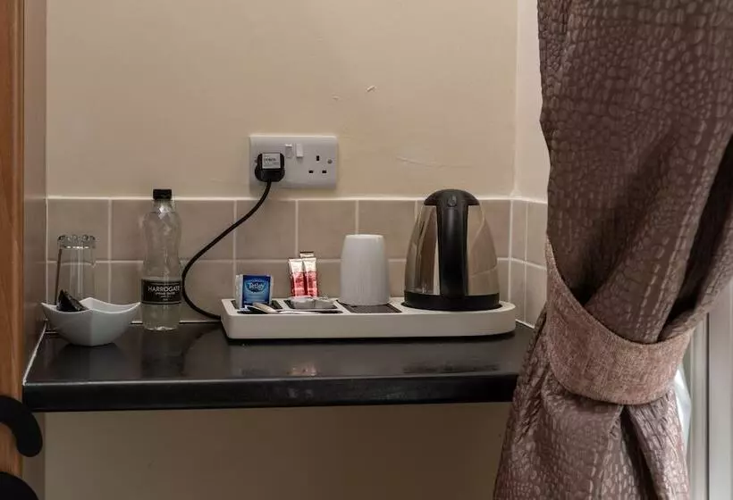 بنسيون The Lawns Guest House