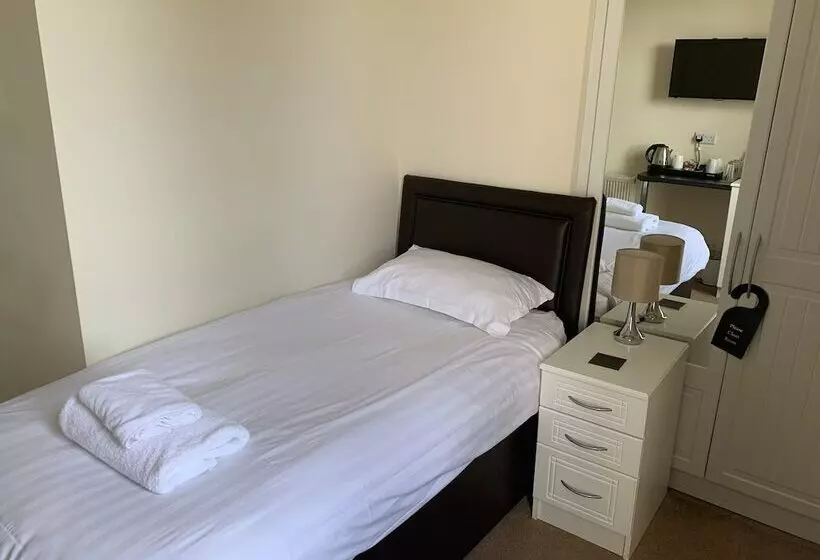 بنسيون The Lawns Guest House